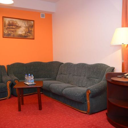 Hotel Pod Debami Terespol Exterior foto