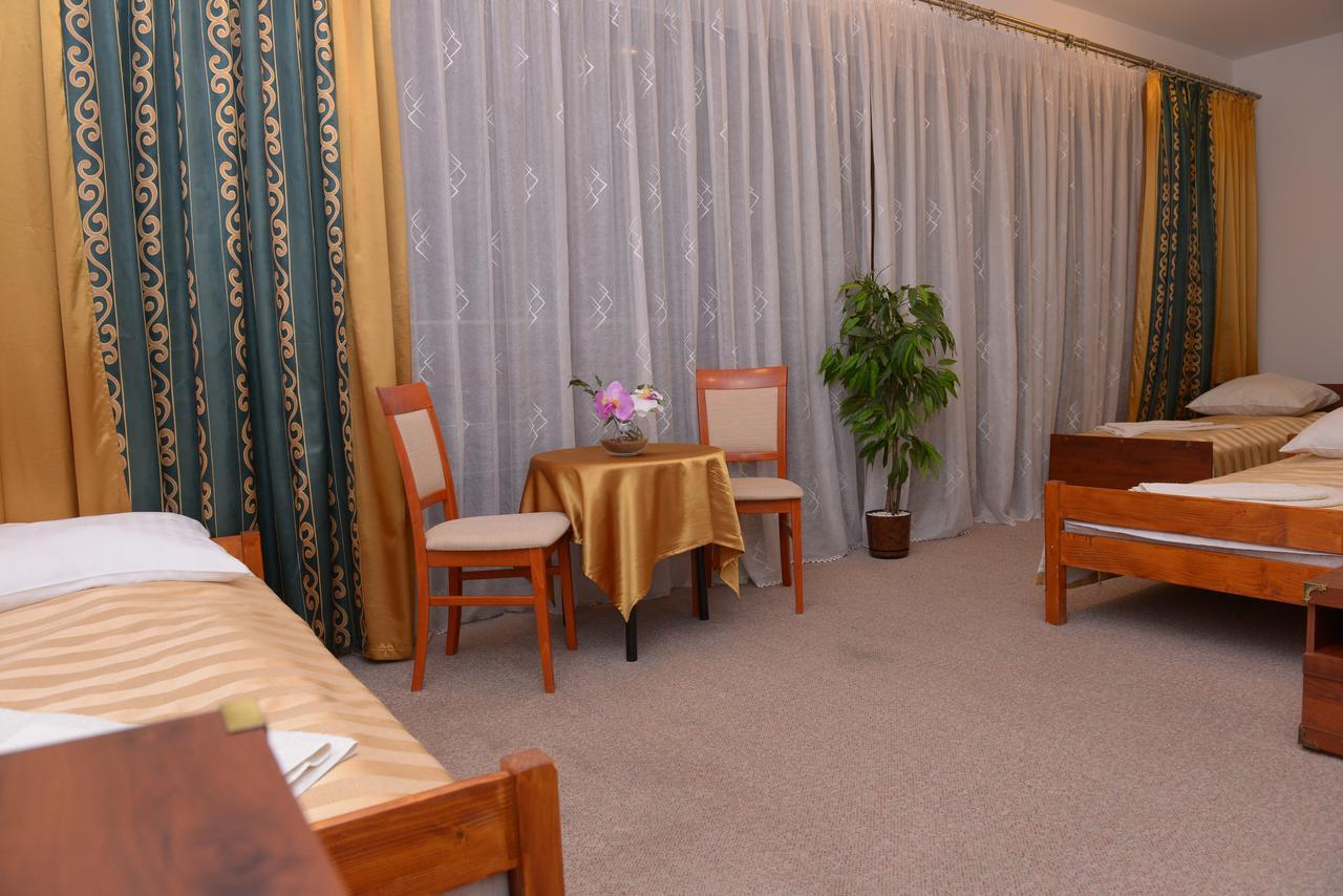 Hotel Pod Debami Terespol Exterior foto