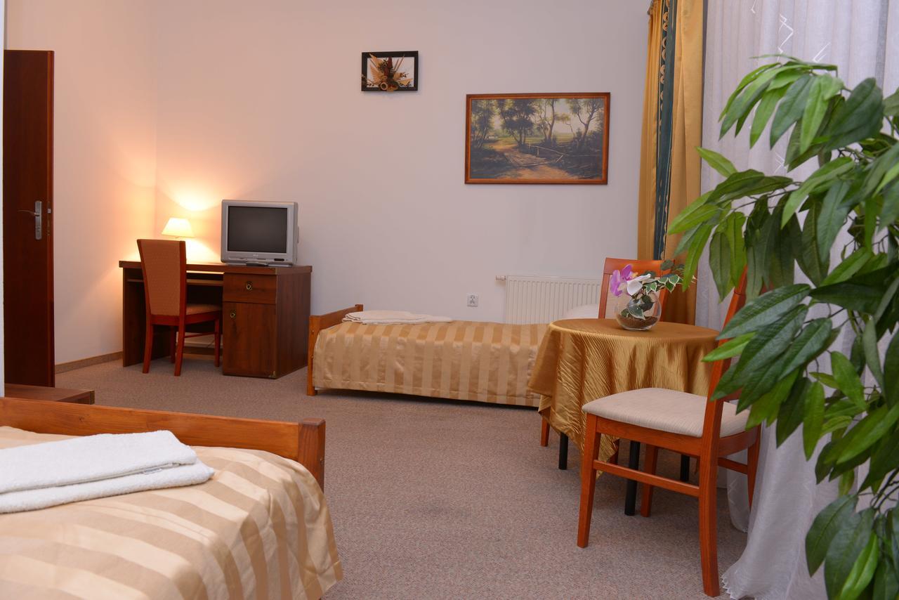 Hotel Pod Debami Terespol Exterior foto